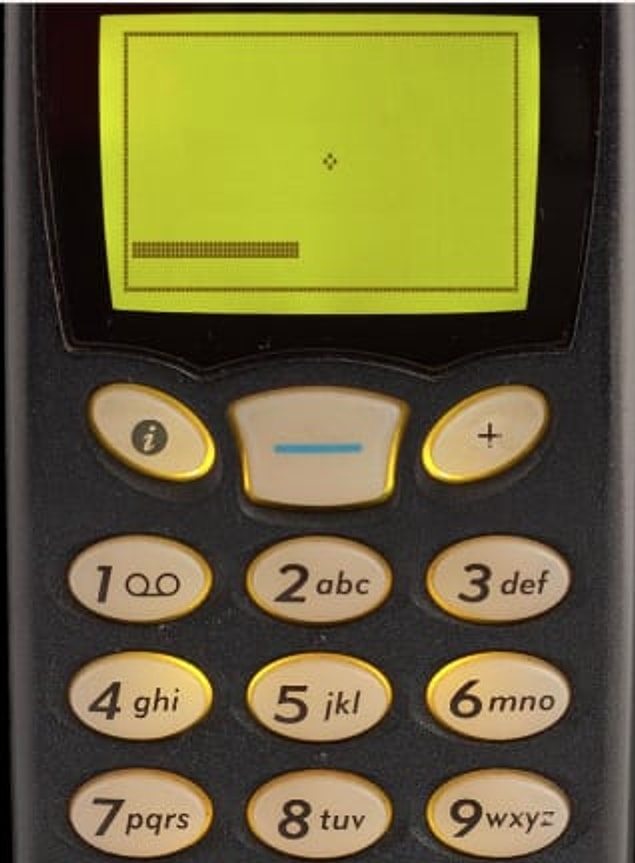 7. Cep telefonları yok muydu? Yaygın olmasa da tabii ki vardı ve onun da başka başka dertleri bulunuyordu.