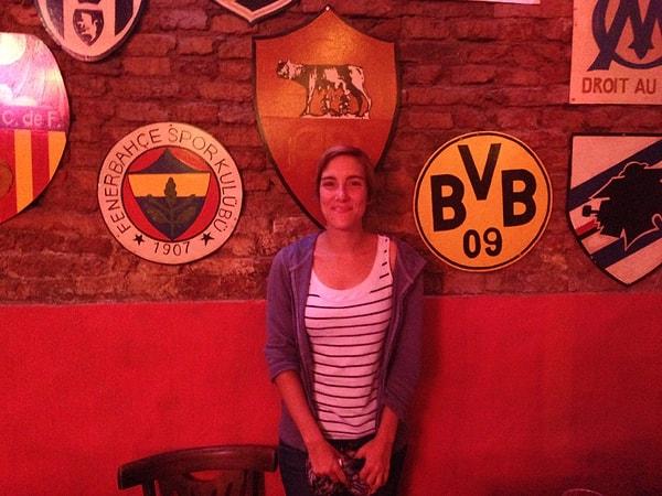 4. Latin Amerika'da bulunan barlarda ve kafelerde futbol takımlarının logosu varsa aralarında mutlaka bir Türk futbol takımı da var: Mesela Fenerbahçe
