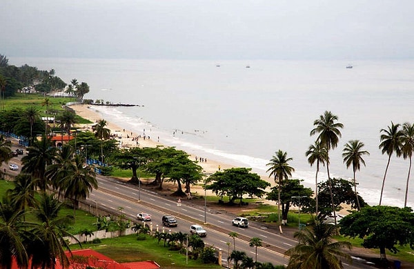 1. "Пальто с капюшоном" - именно так с португальского переводится название этой страны. Что это за "элегантное" государство?