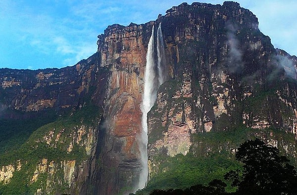 8. А какую страну называют "маленькой Венецией"?