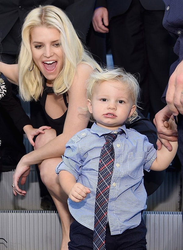 2. Эйс Кнут - сын Джессики Симпсон