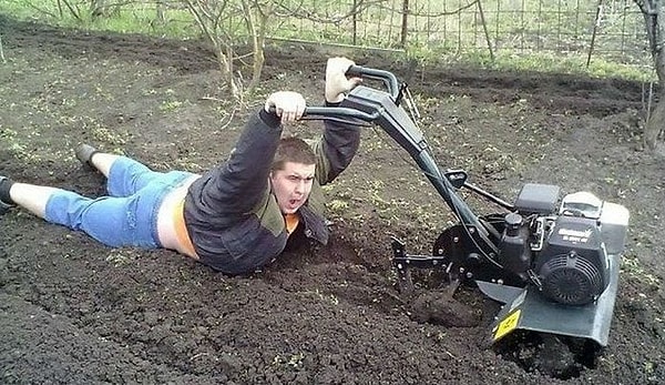 6. Решил помочь вспахать землю, но что-то пошло не так.