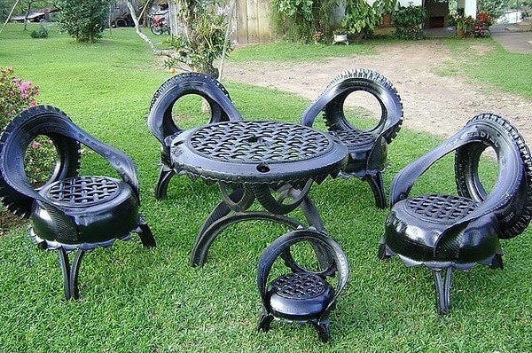 9. Использованным покрышкам на даче всегда найдется применение. Вот одно из них.