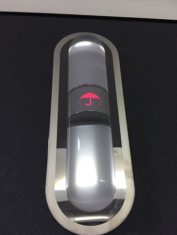 10. В Японии придумали лифт, чтобы посетитель знал, какая погода на улице.