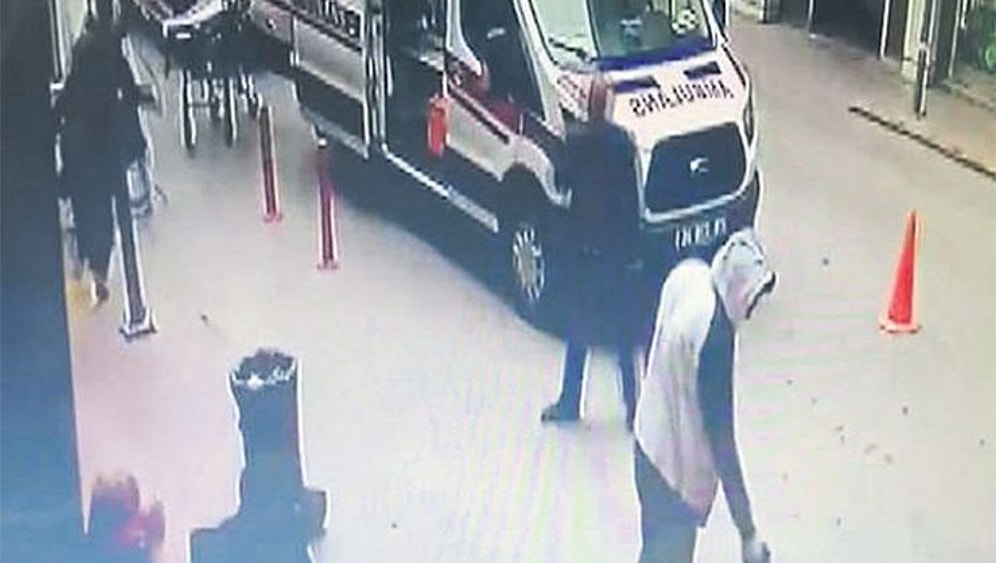 Ümraniye'deki 'Servis Çeteleri' Durmuyor: Firari Saldırgan Hastane Önünde İki Kişiyi Öldürdü