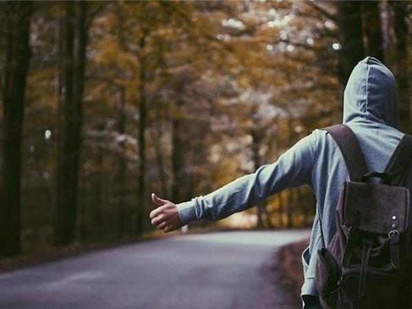 4. В первом письме написано, что Майкл (так зовут их сына) должен покинуть дом немедленно.