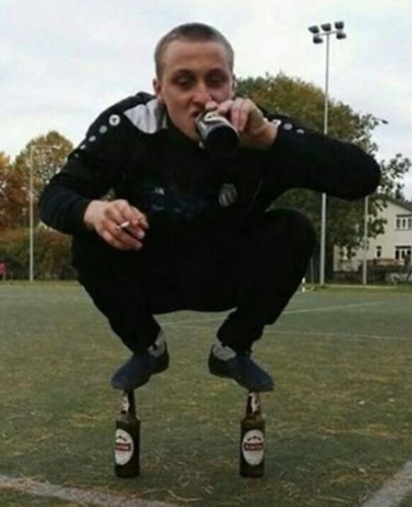 4. Если вы слышали о гопниках ранее, то наверняка знаете, что существует 2 специфических черты, по которым их можно вычислить из толпы: