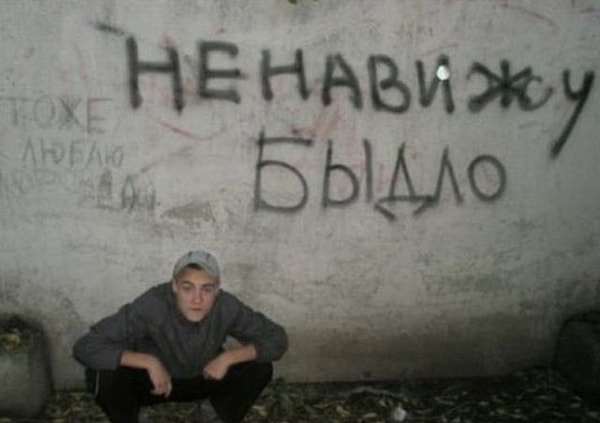 12. Эта одежда невероятно удобна для всех видов деятельности, которыми занимаются гопники. Грабить, бегать, драться - вот о чём мы.