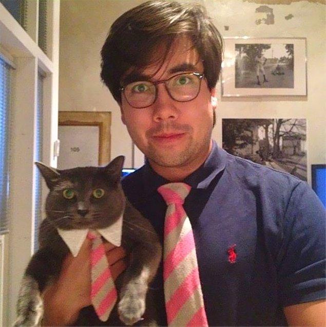 1. "Doğum günümde annem, bana ve kedime eşleşen kravat almış."