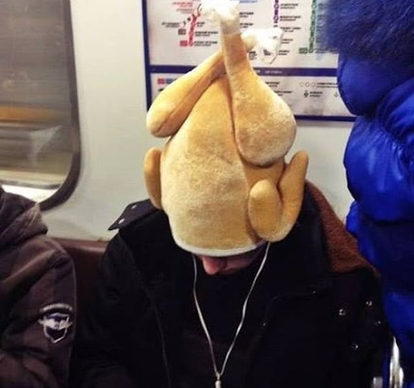 9. Никто не любит жареную курочку, как этот парень