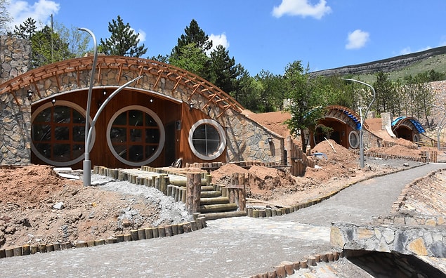 Sosyal medyada da "Hobbit Köyü ile ilgili yorumlar yapıldı...