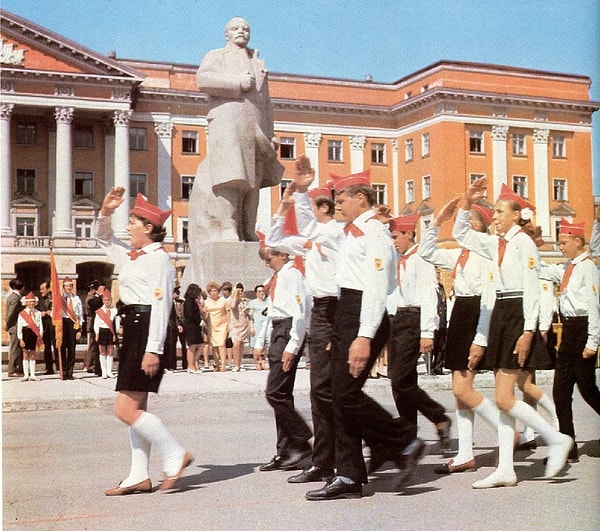 6. Какой девиз был у пионеров на заре пионерского движения?