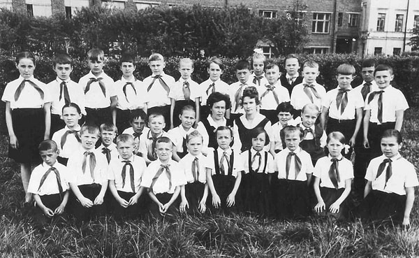 7. Какого цвета был знаменитый пионерский галстук?