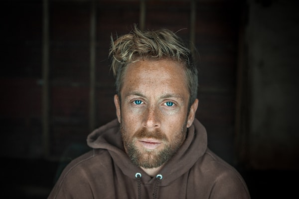 1. «Иногда трудно понять, насколько велика разница в условиях проживания людей. Прелесть полёта в том, чтобы увидеть вещи с новой точки зрения, увидеть их такими, какие они есть на самом деле».