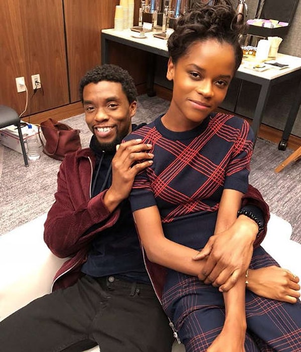 7. Члены королевский семьи Ваканды позируют для фото: