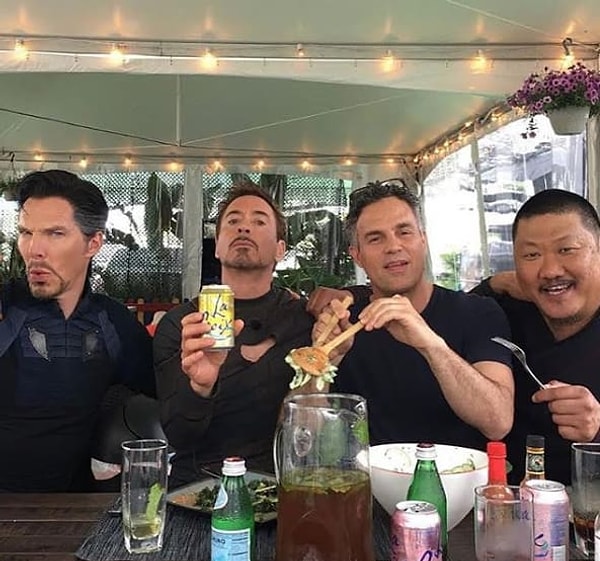 28. Супергерои тоже любят поесть: