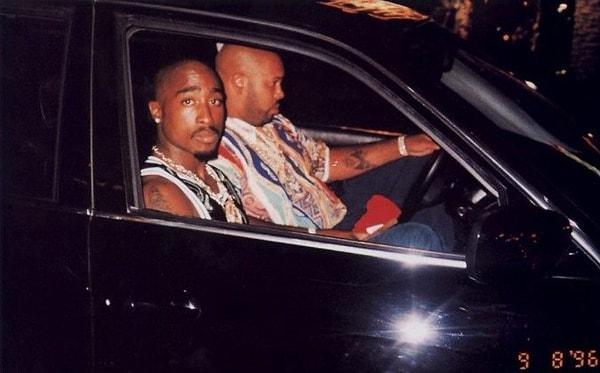 23. Ünlü Rapçi Tupac Shakur’un öldürülmeden önce çekilmiş bir fotoğrafı.