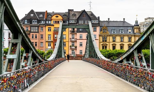 10. Frankfurt, Almanya - 3.389 $