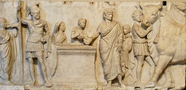 1. Antik Roma'da, ailenizden birini öldürmek en büyük suçlardan biri olarak kabul ediliyordu.