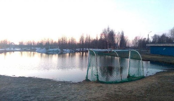 27. Это водный футбол или как?