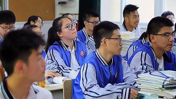 8. Çin'de sınıflarda yüz tanıma sistemi kullanılarak öğrencilerin odaklanması sağlanıyor.