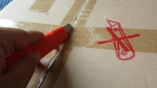 12. Что значит нельзя открывать коробку с помощью канцелярского ножа? Делаю, что хочу!