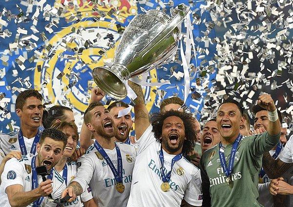 Real Madrid, kupanın bu isimle oynandığı 26 yıllık süreçte üst üste 3 kez şampiyon olan ilk takım olarak tarihe geçti.
