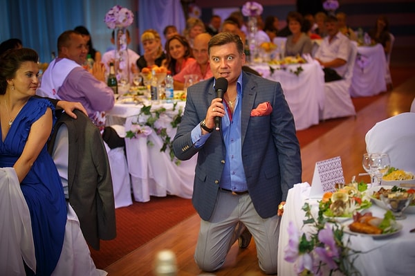 4. Помните, что главный человек на свадьбе - это не жених, не невеста и даже не свидетели, а тамада