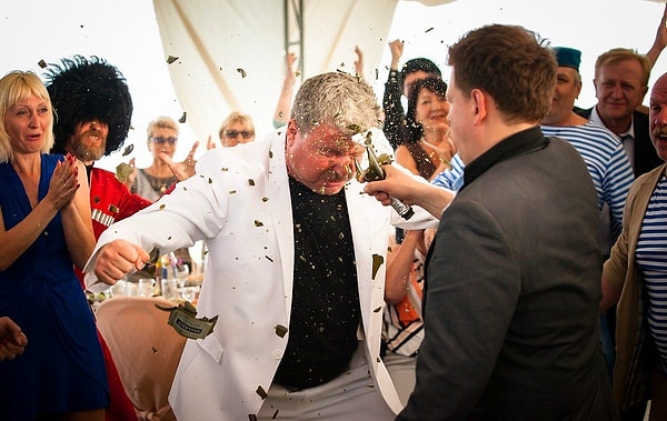 6. На свадьбе могут происходить драки