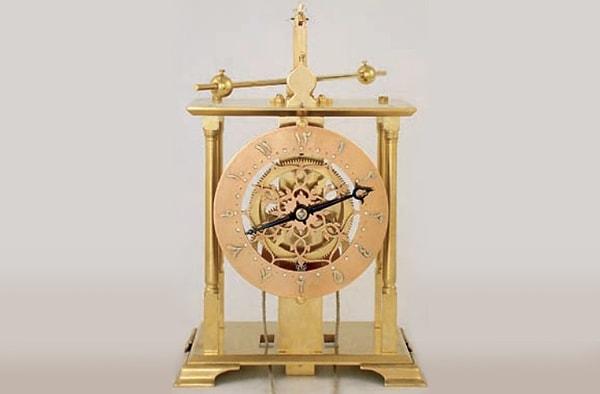 Ayrıca hayatımızı yönlendiren saatleri geliştirmek için saatlere birer astronomik aygıt olarak yaklaşmıştı.
