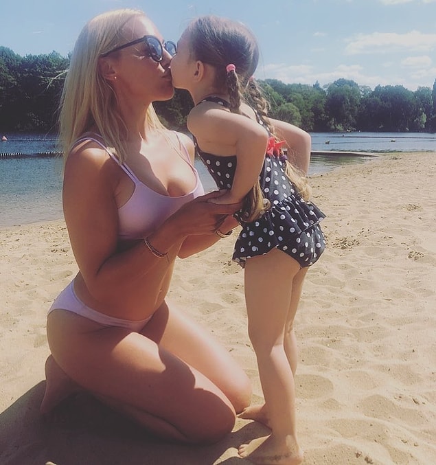 4. Meryem Uzerli, bu hafta Cannes sonrası yorgunluğunu atmak için tatildeydi. Fakat yine sosyal medyada olay oldu!