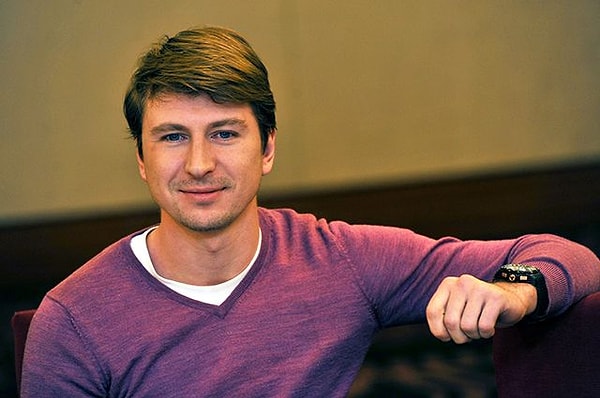 8. И, наконец, в каком виде спорта прославился этот мужчина?