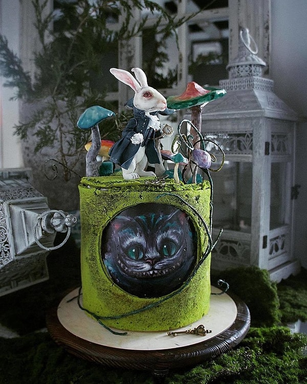 14. Алиса в стране чудес.