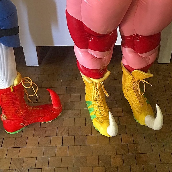 7. Первым результатом поиска стала школа в Сент-Мартинс. Он отправил туда свои данные и был принят.