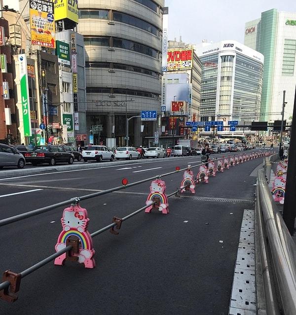 5. Tokyo'da Hello Kitty şeklindeki inşaat bariyerleri... 💈