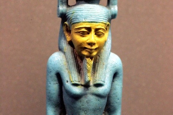 3. Парфюм - это пот богов