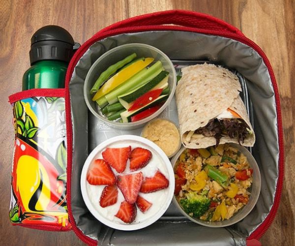 7. Okul çağındaki çocuğunuzun sağlıklı beslenmesi için mümkünse beslenme çantası hazırlayın.