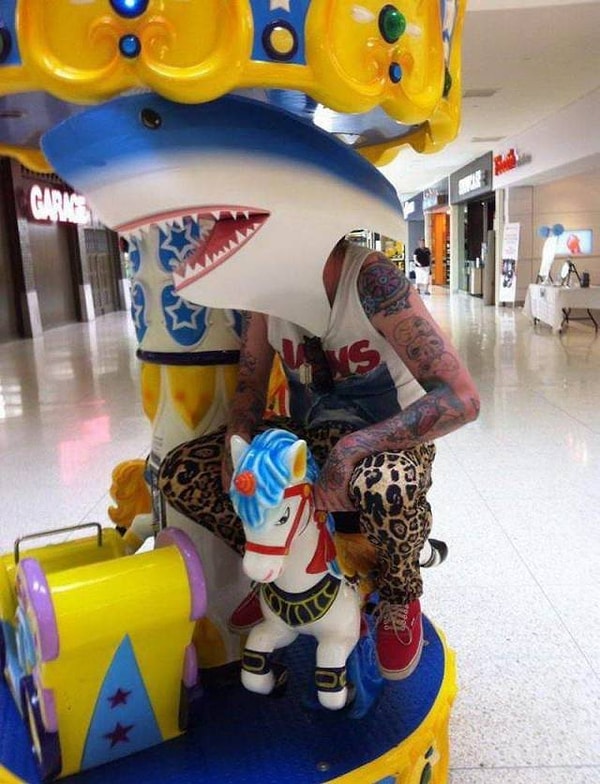 14. Карусель, карусель — это радость для нас! Прокатись на нашей карусели!