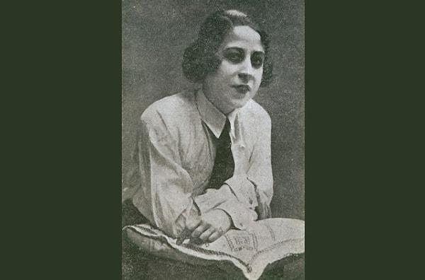 Derken 1920 yılında Afife'nin kaderini değiştirecek olay gerçekleşir. Bir piyeste Emel rolünü oynayacak olan Eliza Binemeciyan, Paris’e gidince rol Afife’ye verilir.