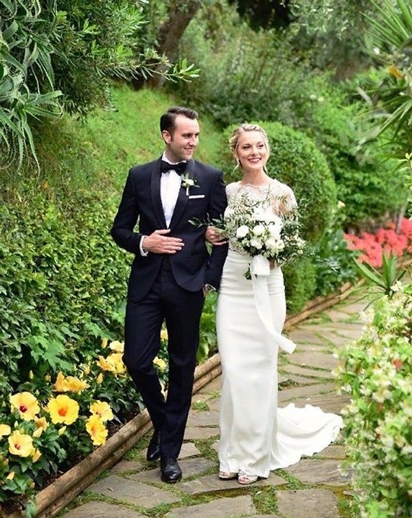 6. Ее зовут Анджела Джонс. До чего же красивая пара! Говорят, что свадьба прошла в Италии.