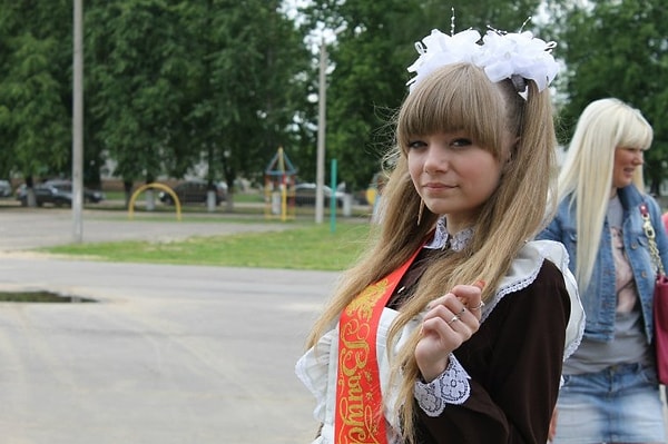 13. Хвостики и банты - самая распространенная причёска: