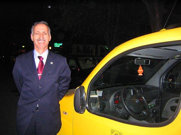 Şimdi bildiğiniz bütün taksi deneyimlerini ve taksicileri unutun. Sizi dünyaca ünlü nam-ı diğer "the best taxi driver" İhsan Aknur ile tanıştırıyoruz.