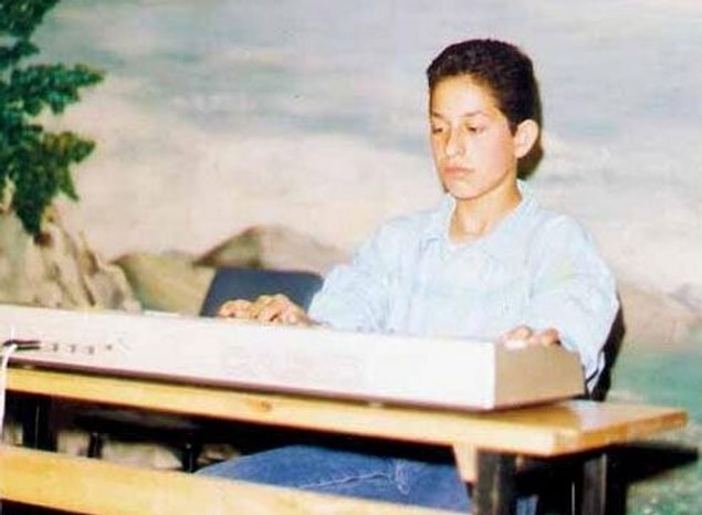 9. Ünlü komedyen Cem Yılmaz henüz bir yaşındaydı.