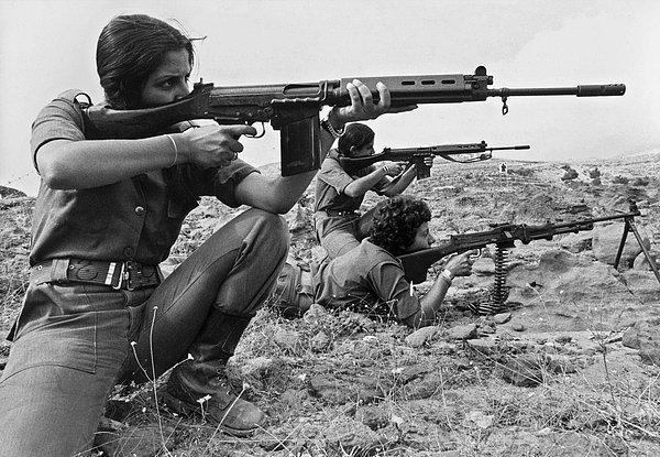 10. Ortadoğu'da Lübnan İç Savaşı yaşanıyordu.