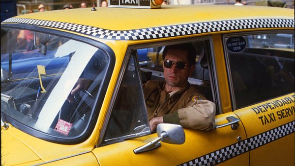 4. Paul Schrader, Taxi Driver (Taksi Şoförü) filminin senaryosunu beş gün içinde yazdı. Schrader'ın ilham ve motivasyon için masasının çekmecesinde dolu bir silah taşıdığı söyleniyor.
