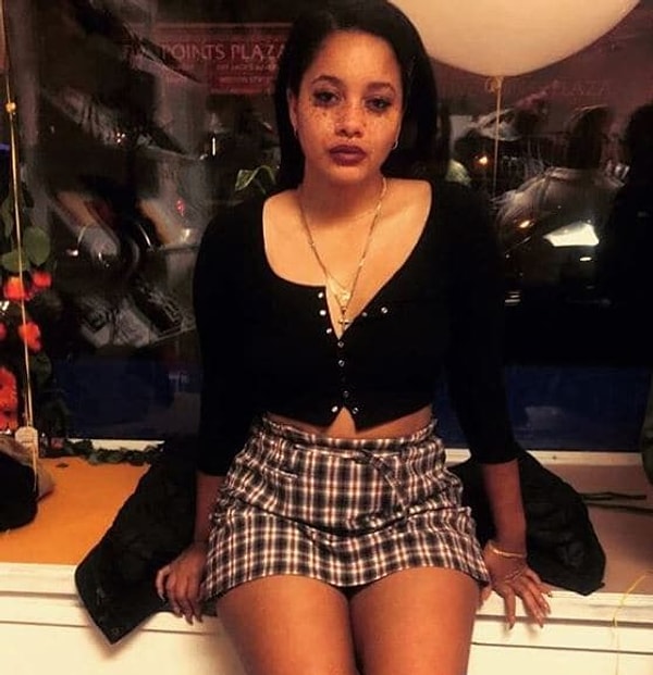 Единственное, от чего Мелоди не хочет и не может отказаться - это помада. Девушка любит яркие цвета на губах.