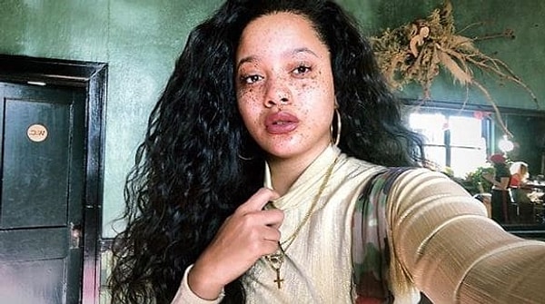 Благодаря Мелоди и её истории многие девушки из её городка пересмотрели свое отношение к себе и научились себя любить.