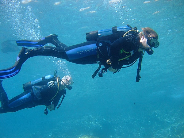 4. Если выстрелить в баллон для дайвинга, он взорвется