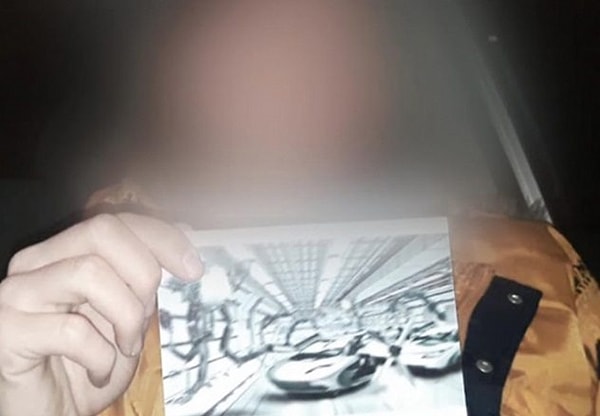 2. Джон прибыл из 4000-го года, потому что обеспокоен развитием искусственного интеллекта