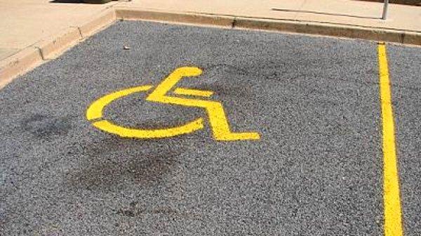 7. Kısa sürecek acil işleriniz için engelli park alanını kullanabilirsiniz.